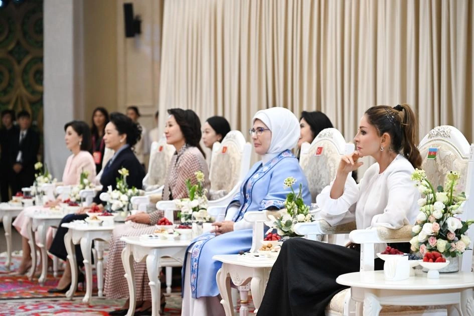 Birinci xanımların Bişkekdə görüşü - Fotolar