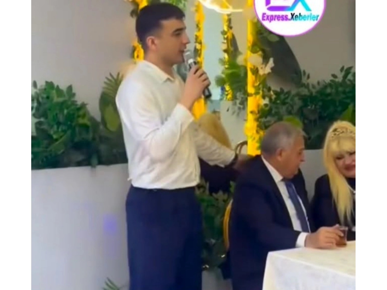 Yusif Mustafayevə "zəli" kimi yapışan müğənni kimdir? - Narahat anları diqqət çəkdi - VİDEO