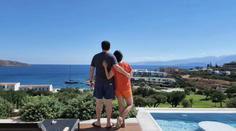 Azərbaycanlı aparıcı əri ilə fotosunu paylaşdı