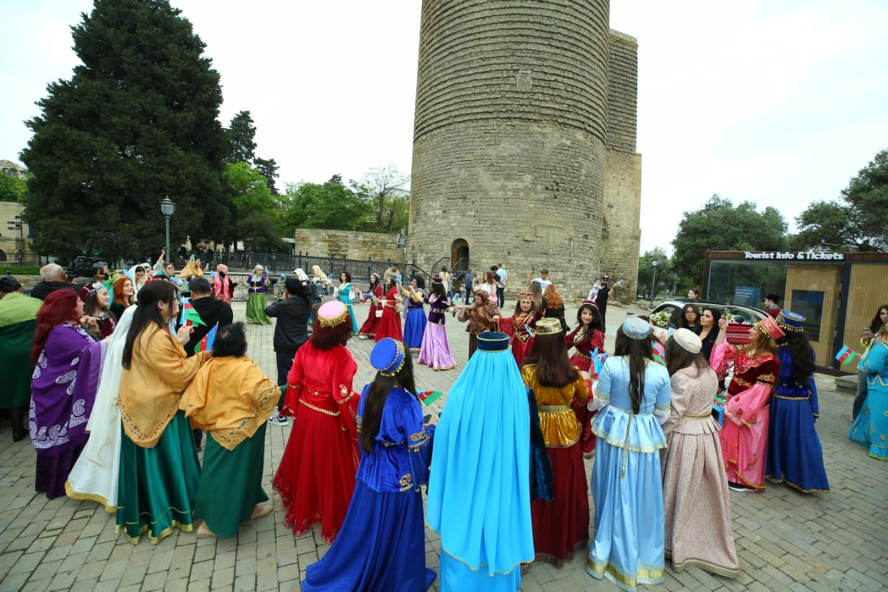 Dünyanı heyran qoyan qızlarımız... - Fotolar