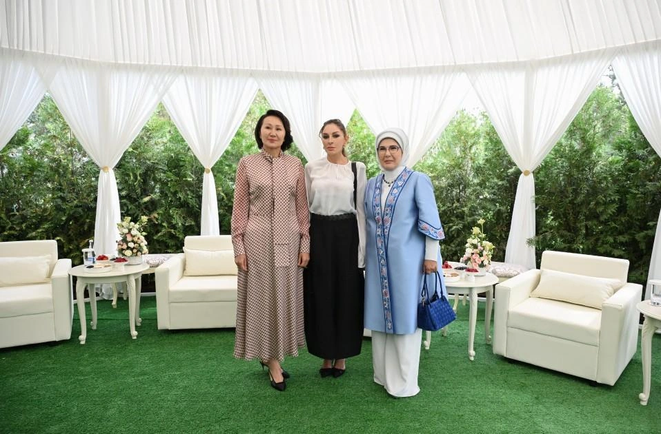 Birinci xanımların Bişkekdə görüşü - Fotolar