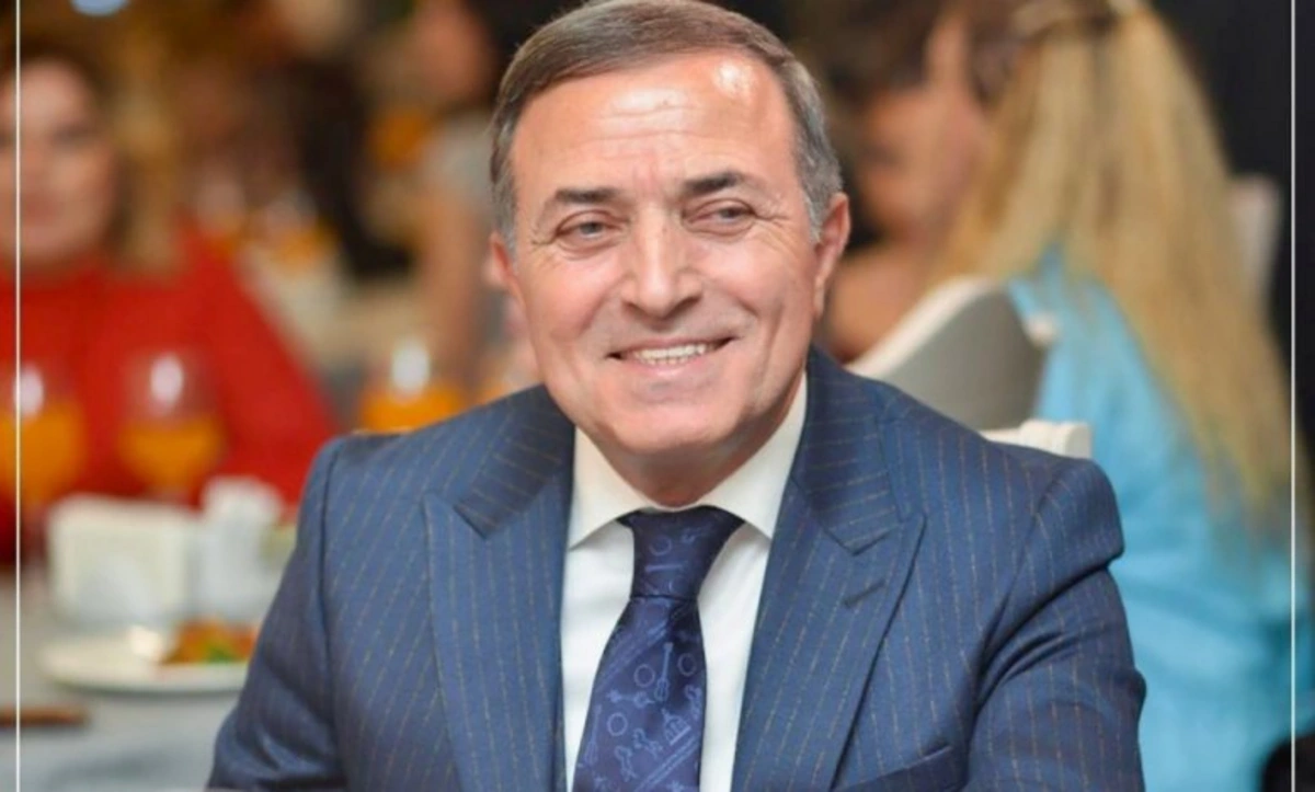 "Mənimlə bir dəfə şəkil çəkdirib, deyir ki, ustadımdır"