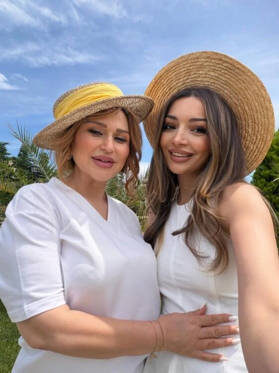 Mələkxanım Eyubova gəlini ilə - FOTO