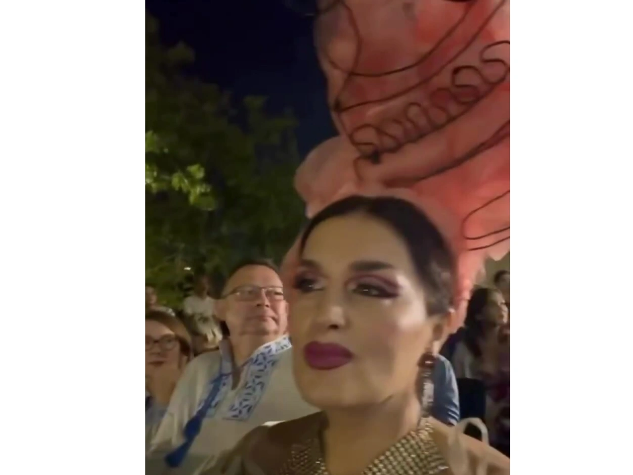 Elza fərqli tərzi ilə yenidən gündəmdə - (Video)