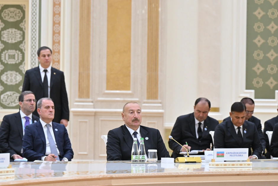 Prezident geniş tərkibdə iclasda iştirak etdi - Fotolar