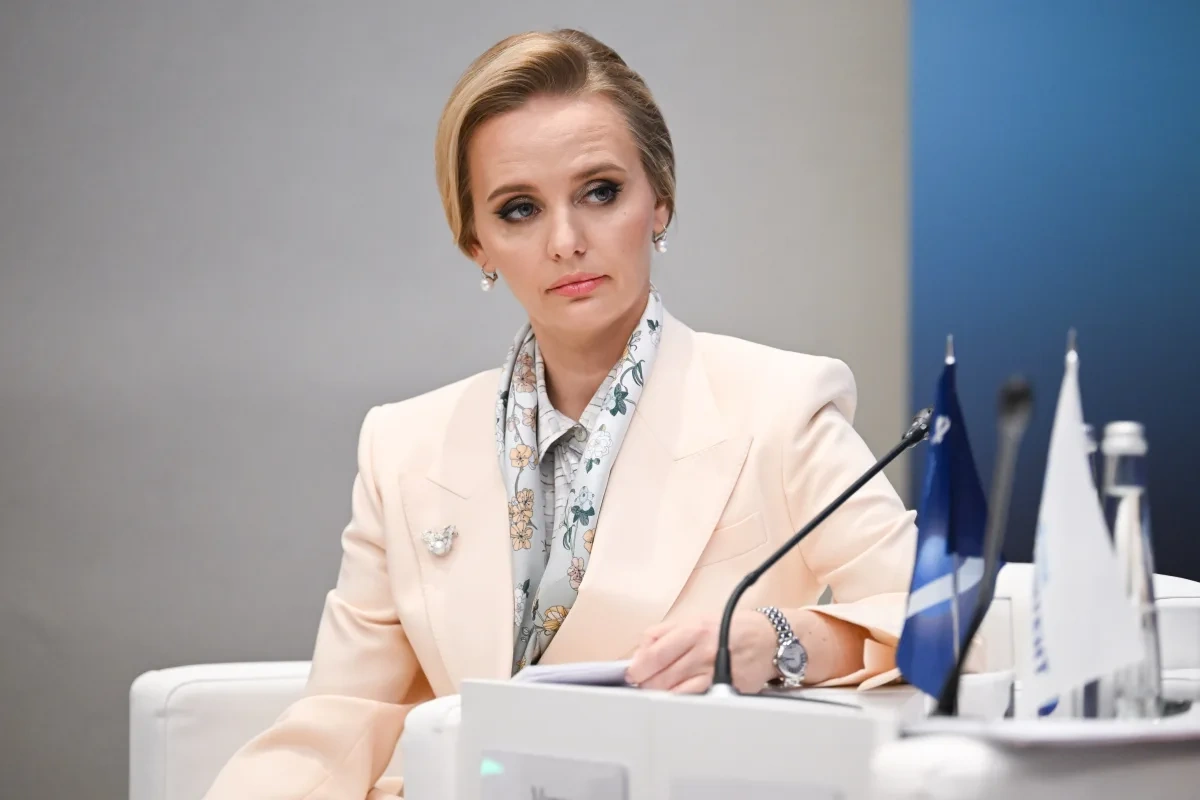 O, Putinin qızıdır?