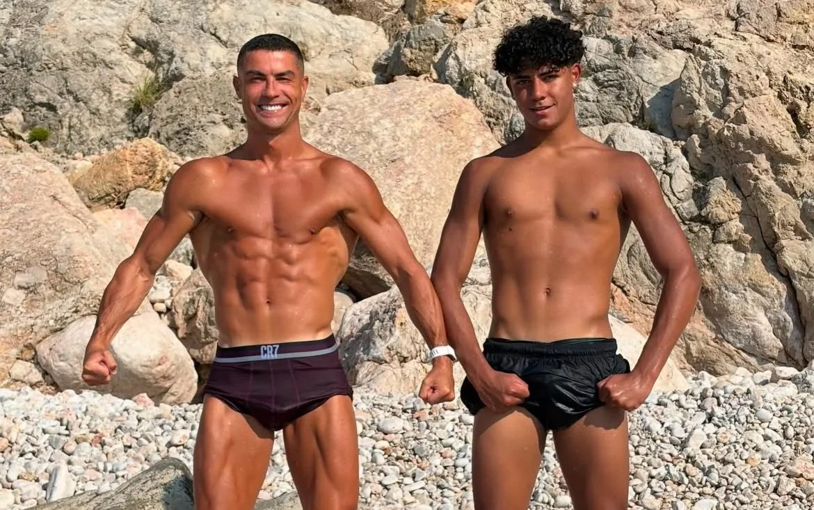 Ronaldo 16 yaşlı oğlu ilə - Fotolar