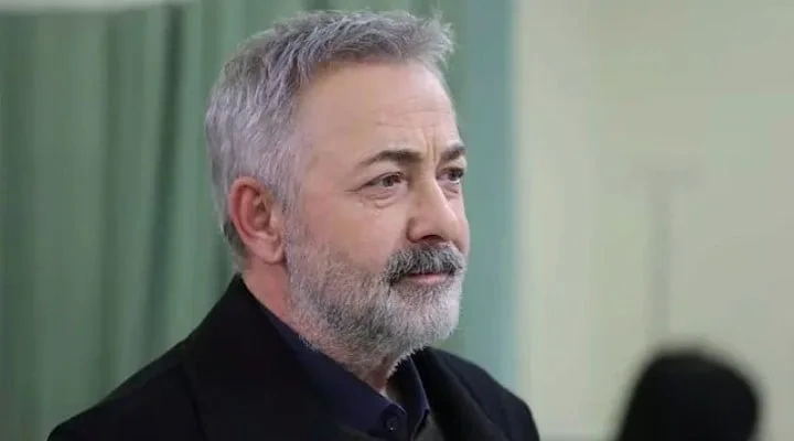 Yenə özündən kiçik, kasıb qızla “evləndi”…