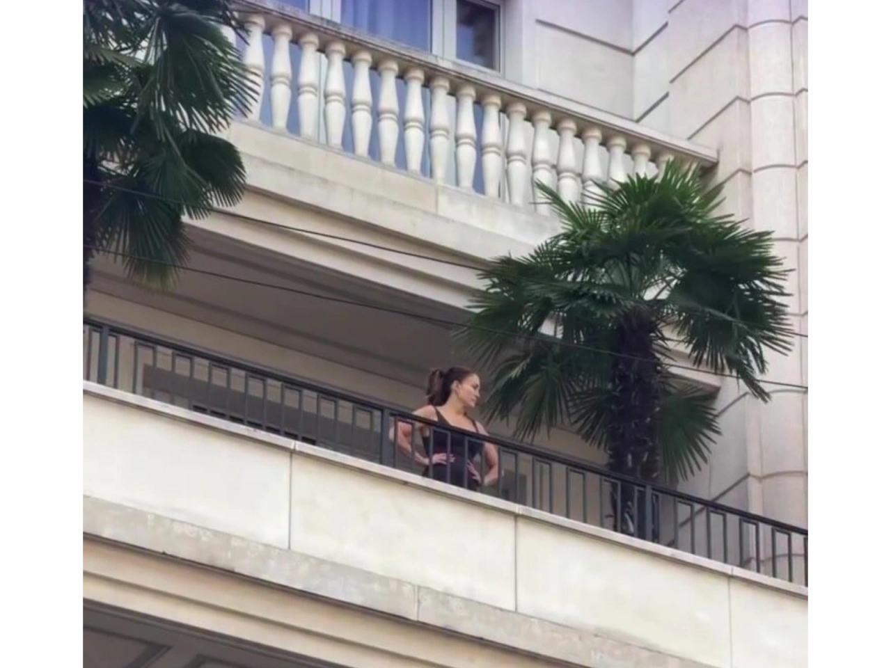 Cenifer Lopezin Milanda "balkon görüntüsü" müzakirə yaratdı - (Video)