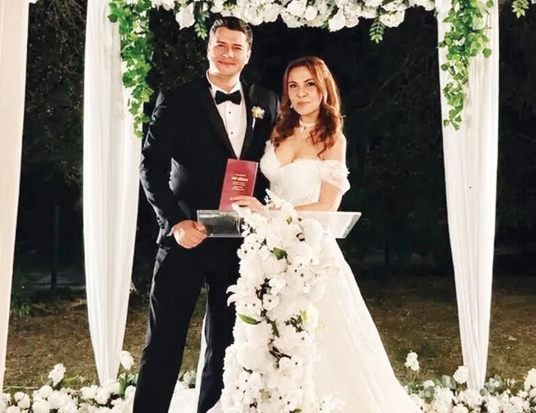 Ümit Besen təyyarəyə gecikdi, qızının toyuna gedə bilmədi - (Foto)