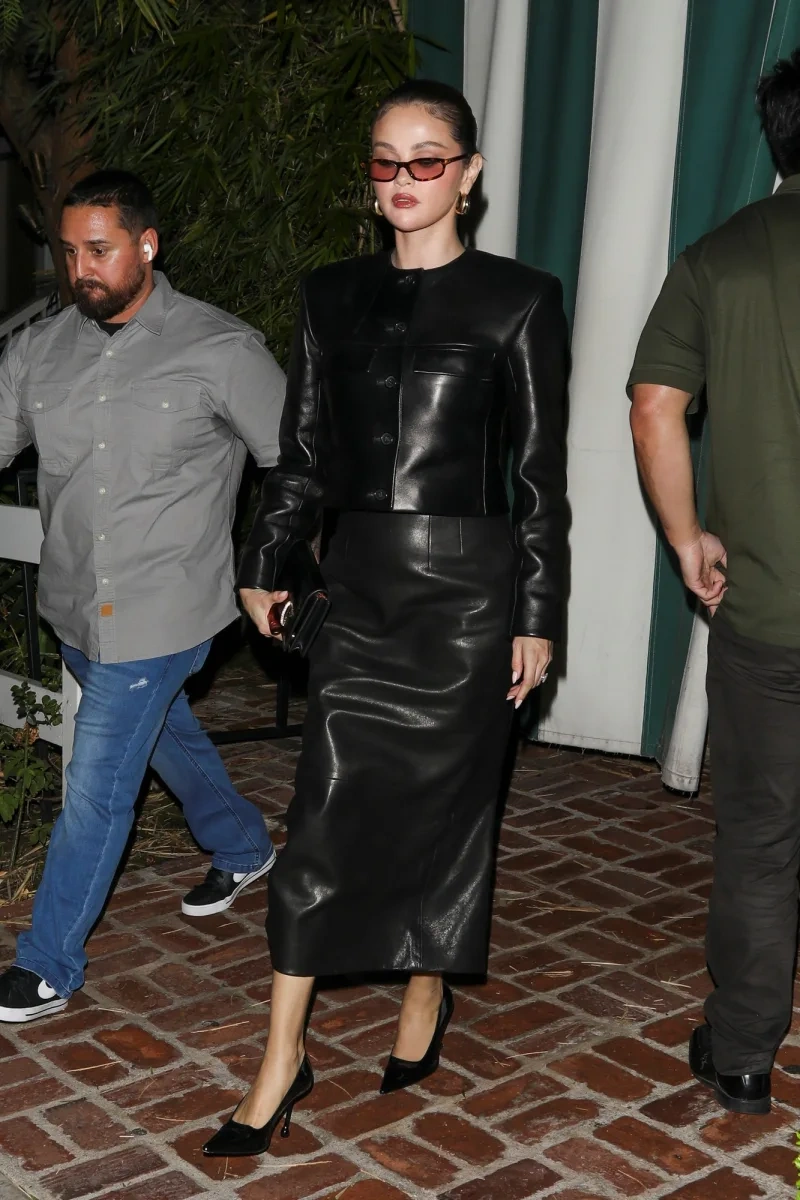 Selena “dəriyə büründü”