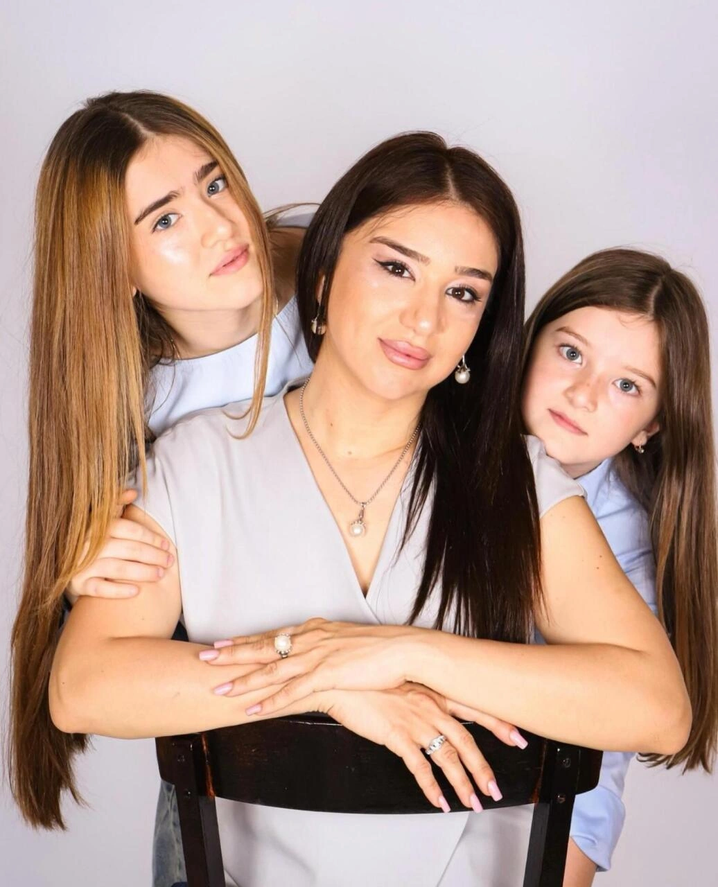 Emil Bədəlovun xanımı və qızları - FOTO