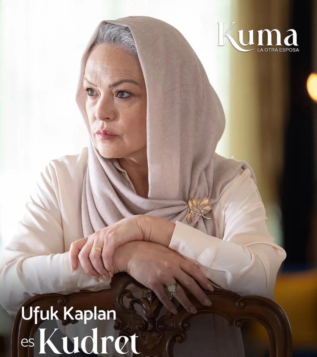 “Aşk-ı Memnu”nun “Katya”sının son halı - FOTO