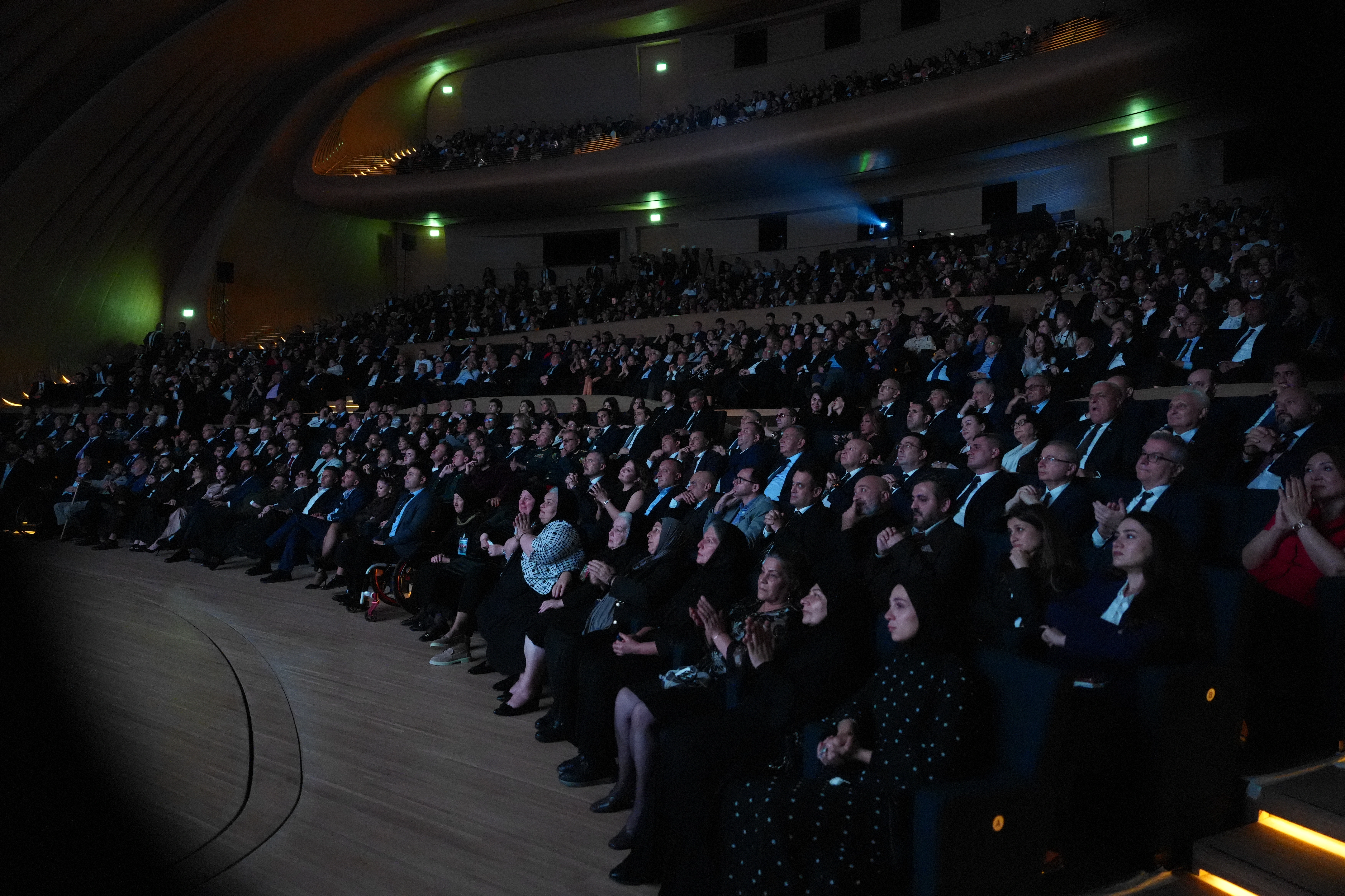 Bir filmdən daha artıq - 5 ilə çəkilmiş “44” təqdim edildi - Fotolar
