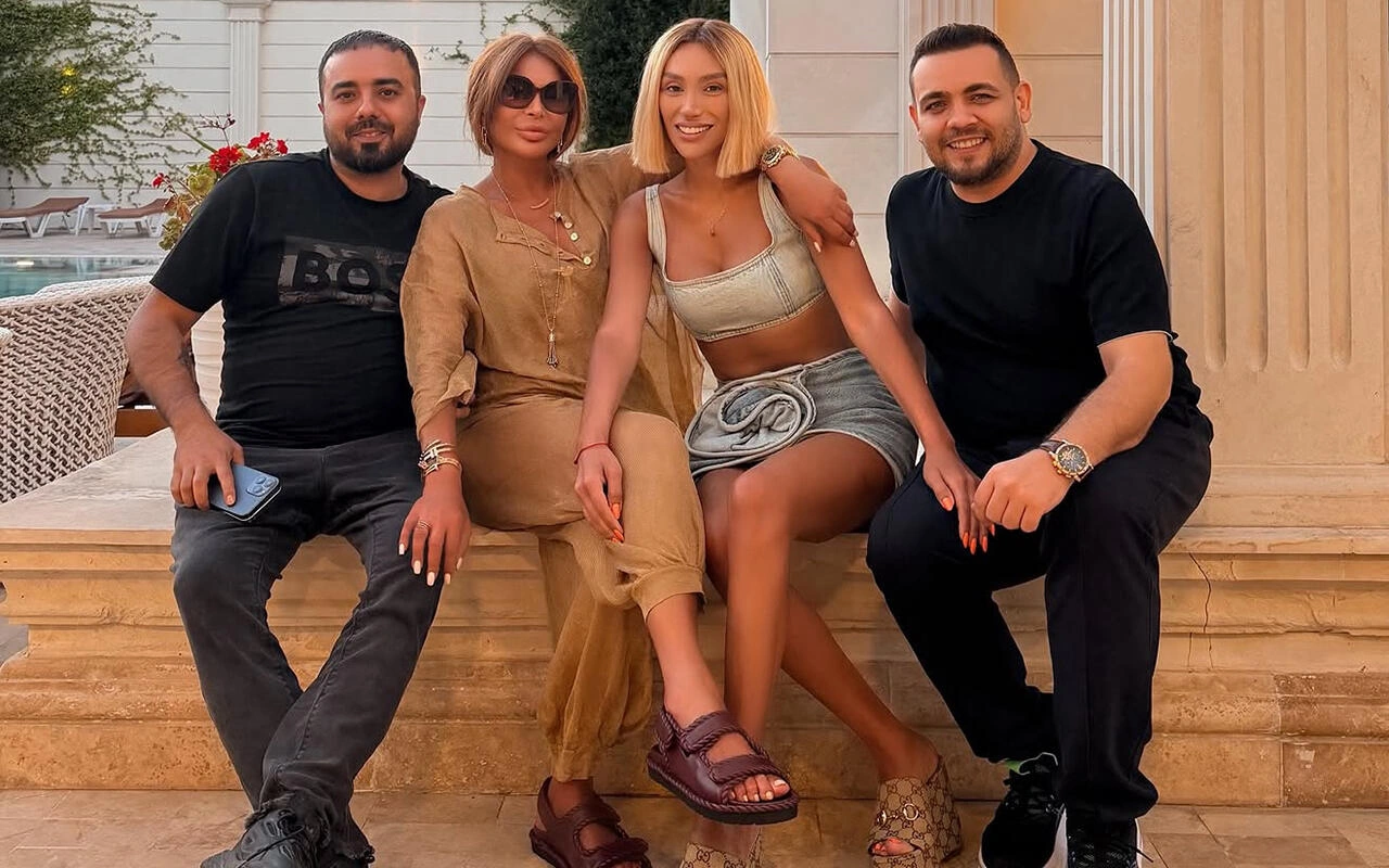 Aygün Kazımova Röyanın qonağı oldu (Foto)