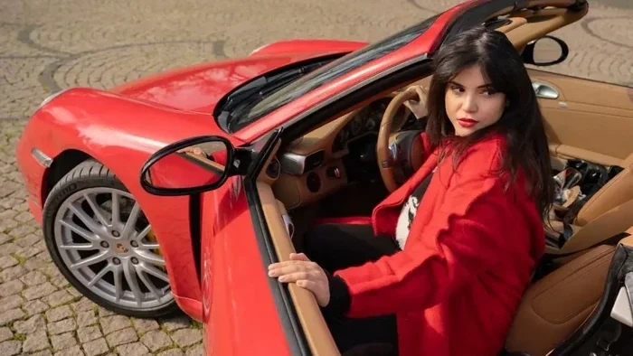 Bu da "Kızılcık Şerbeti"nin ulduzunun 9 milyonluq avtomobili - (Foto)