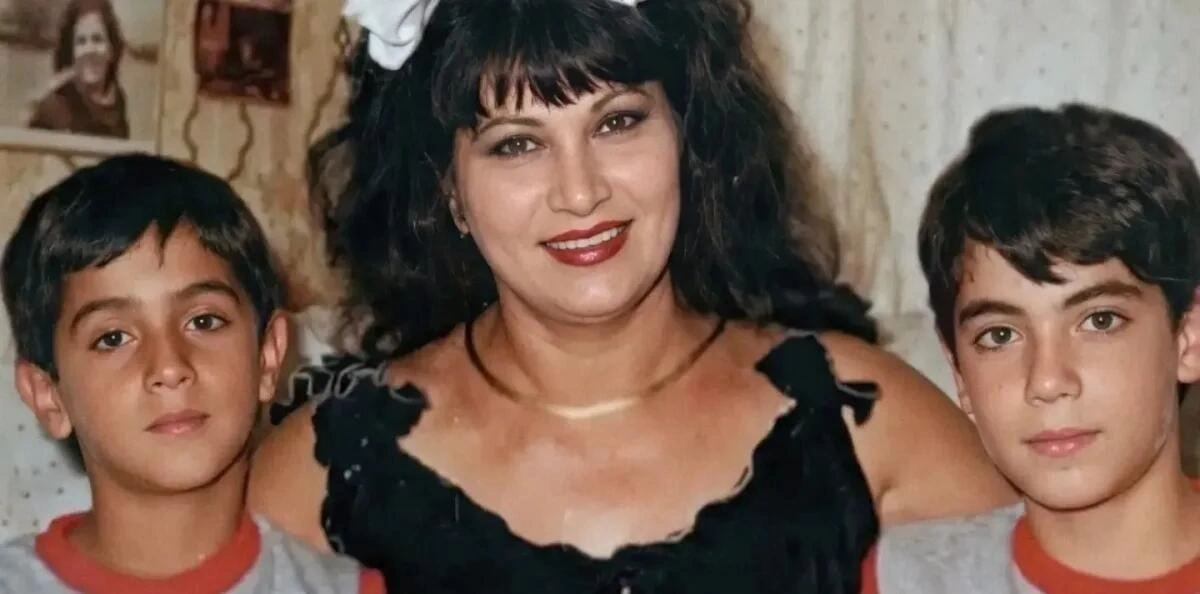 Zeynəb Xanlarova övladları ilə (Foto)