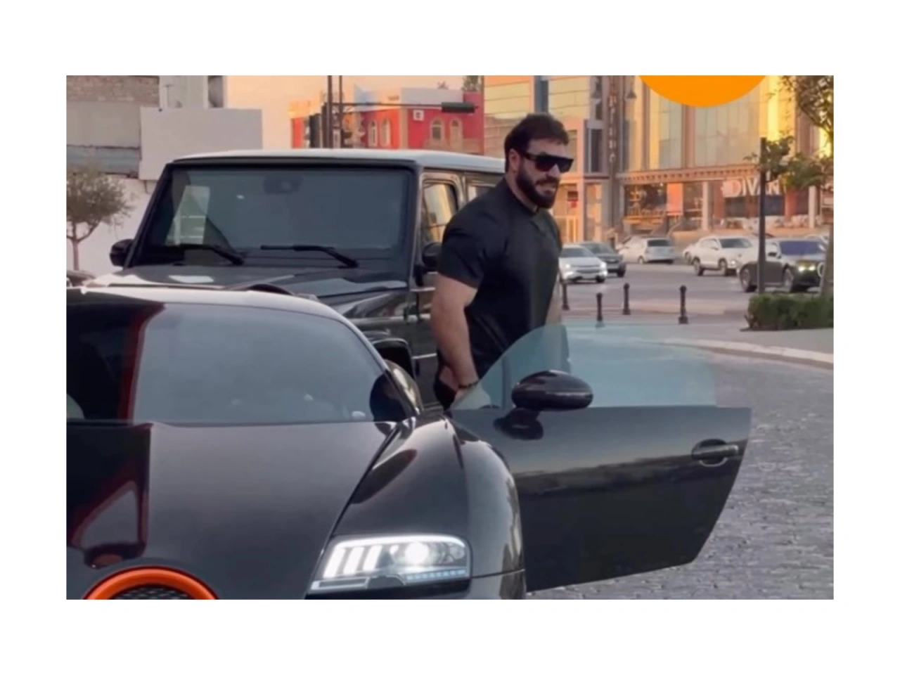 Məşhur azərbaycanlı idmançı lüks maşını ilə görüntüləndi: Ölkədə 2 ədəddir - (Video)