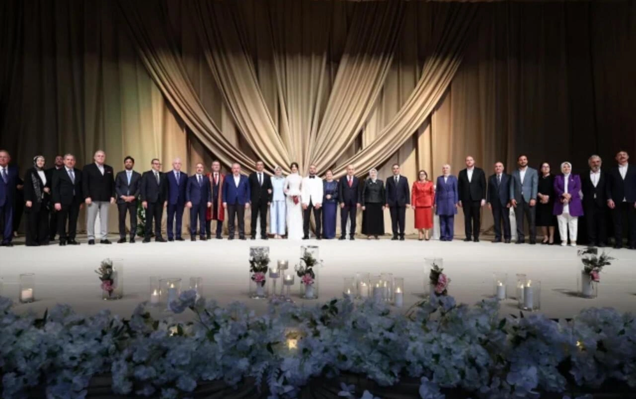 “Miss Turkey 2022”nin toyunda 34 nəfər nikah şahidi oldu - (Foto)