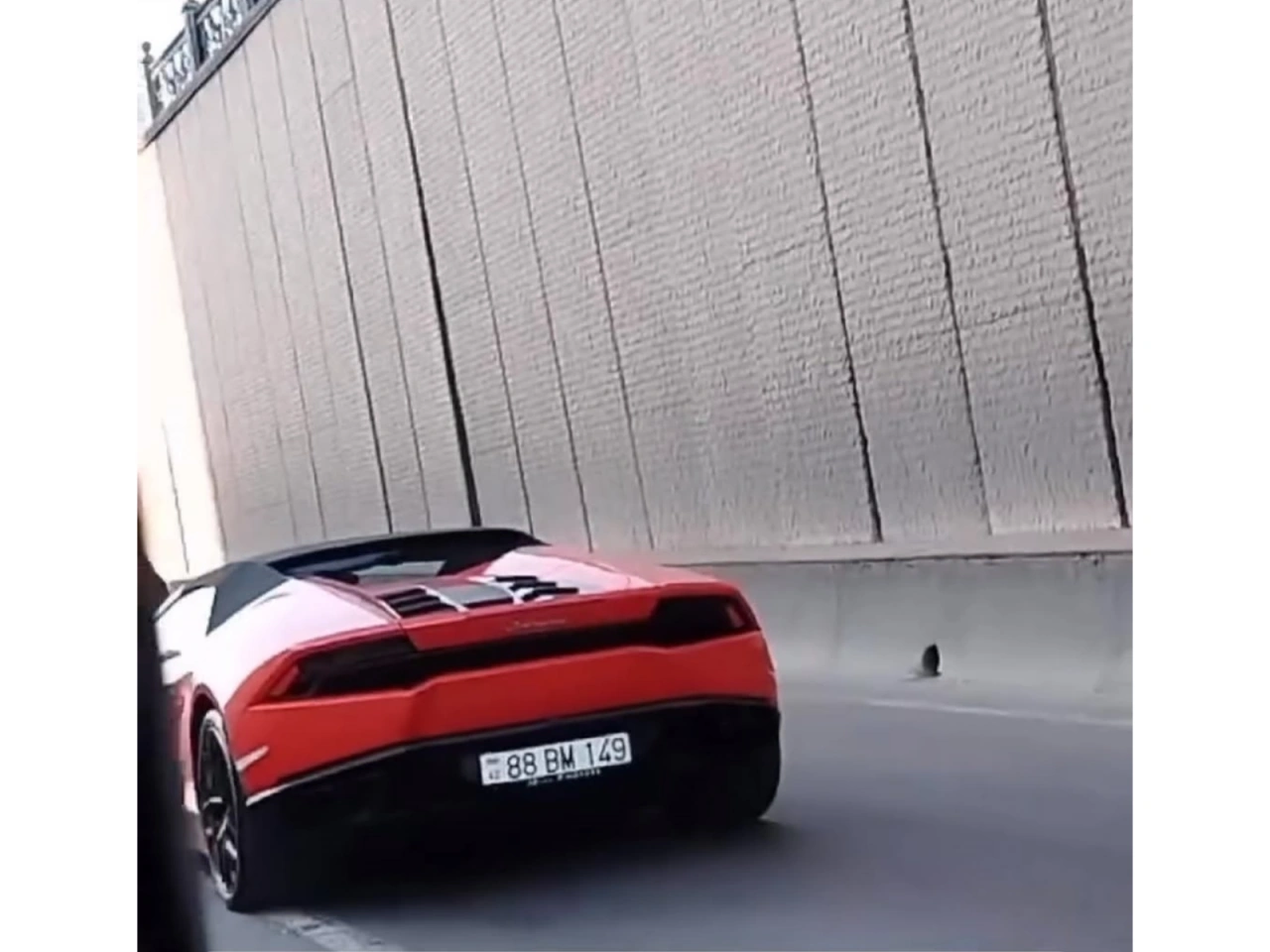 Balaəli yeni aldığı "Lamborghini"si ilə GÖRÜNTÜLƏNDİ - VİDEO