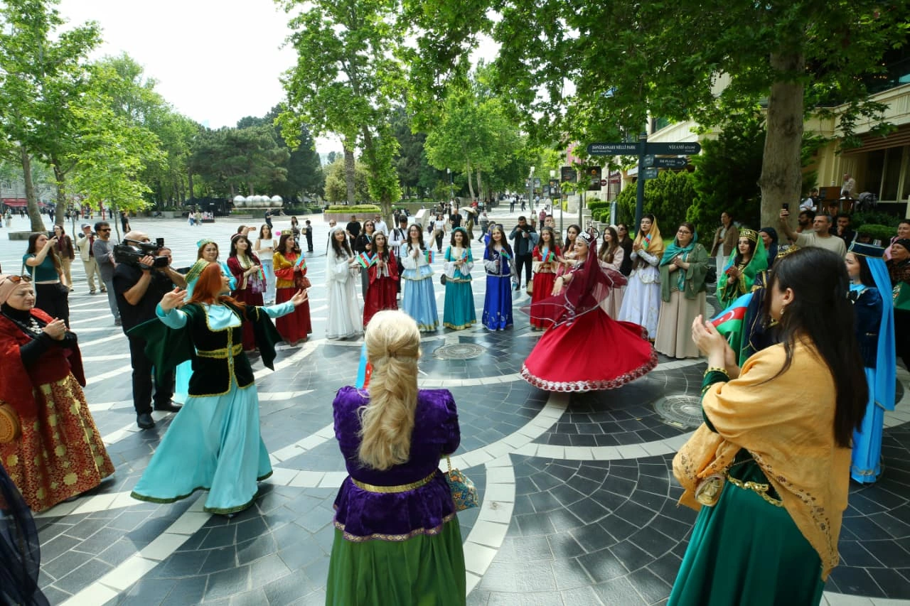 Dünyanı heyran qoyan qızlarımız... - Fotolar