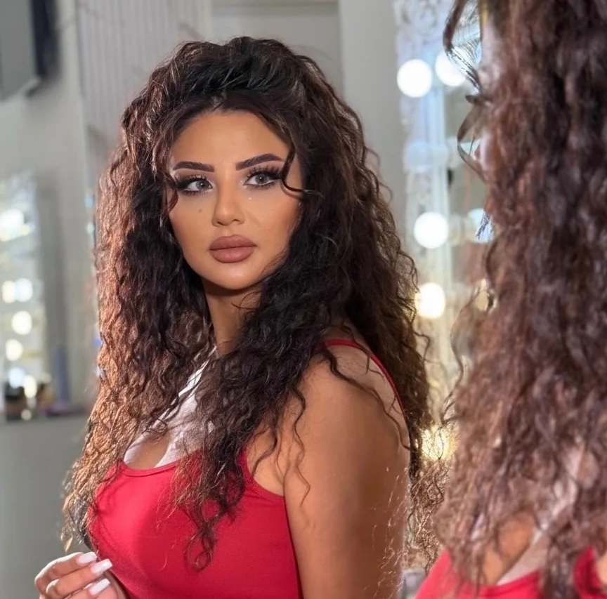 Xəyalənin 14 yaşlı qızı - (Foto)