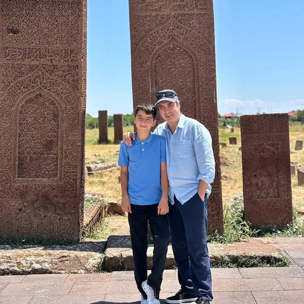 "Polat Alemdar" oğulları ilə fotolarını yaydı