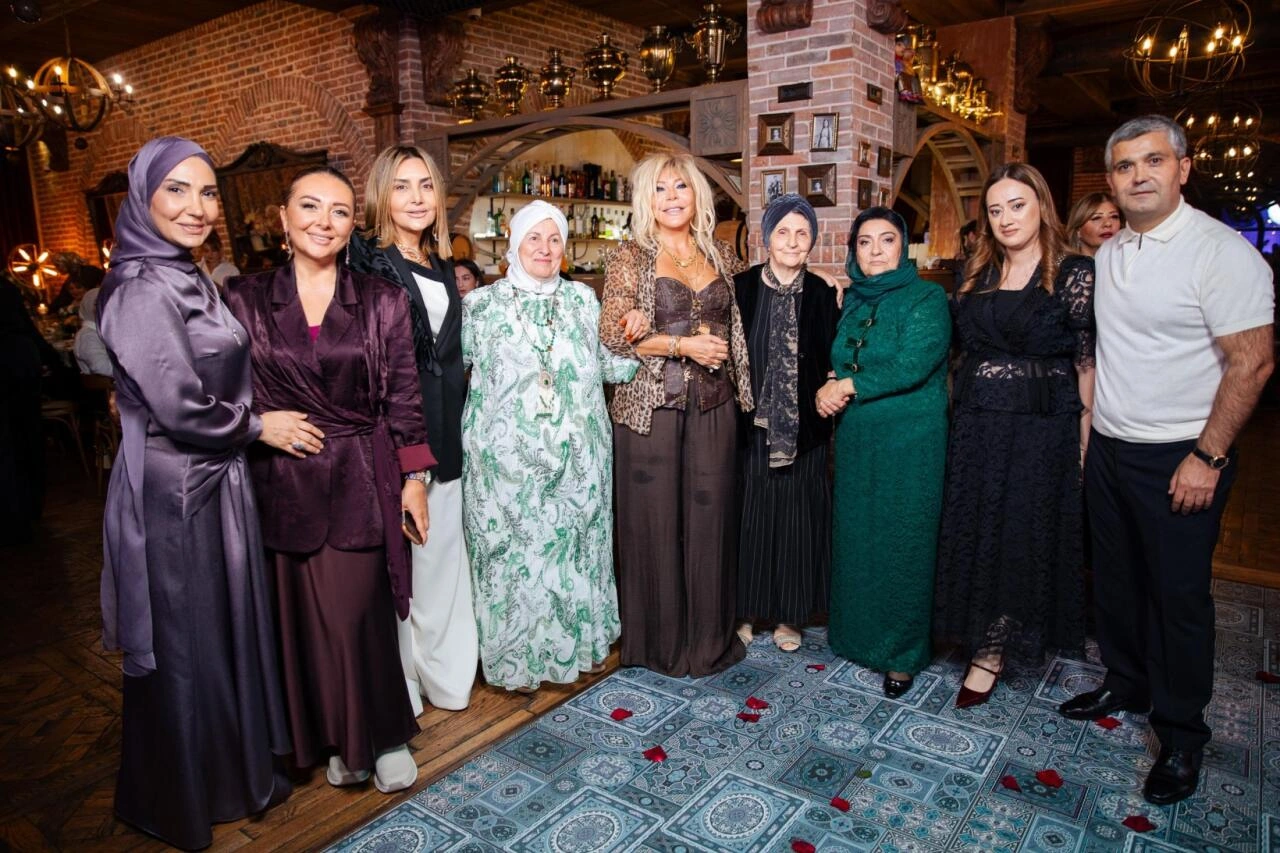 Mircəlal Qurbanovu anasının 70 illiyinə Xalq artistləri gəldi - (Foto)