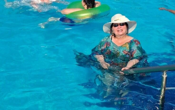 Xalq artistinin hovuz fotosu gündəm yaratdı - Tənqidlərdən sonra sildi - (Foto)