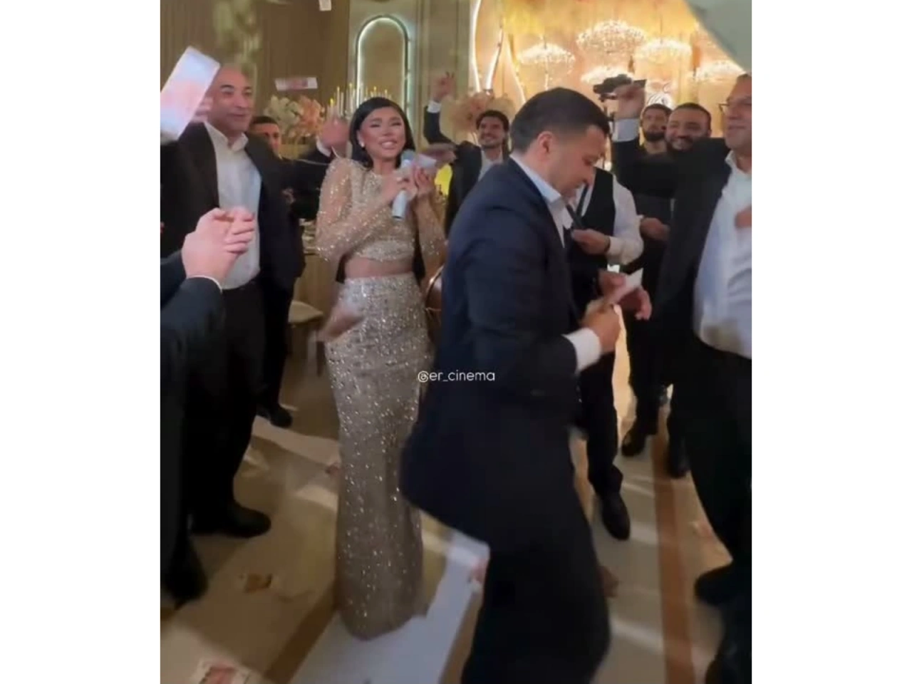 Aysun Moskvada "pul yağışı"na tutuldu – (Video)