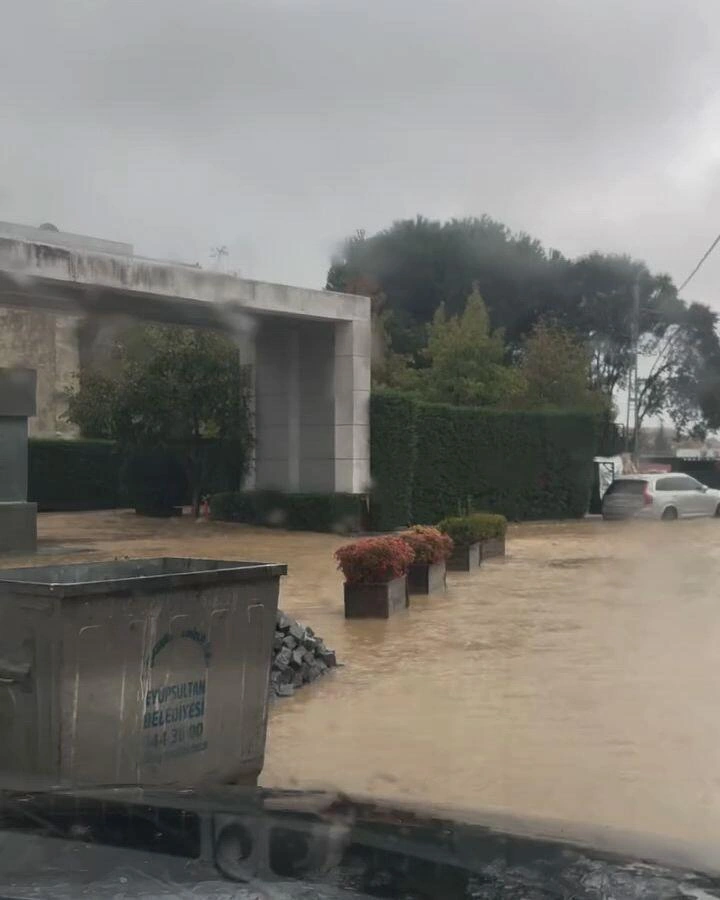 Safurənin də evini su basdı - (Foto)