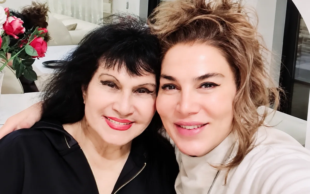 Zeynəb Xanlarova ilə fotosunu paylaşdı
