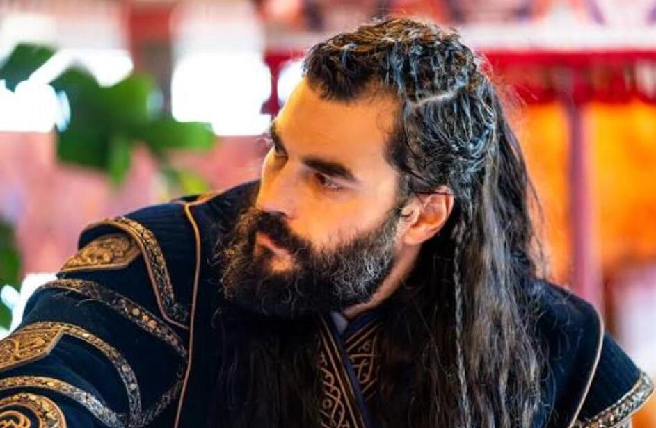 Akın Akınözü serial üçün imicini dəyişdi (Foto)