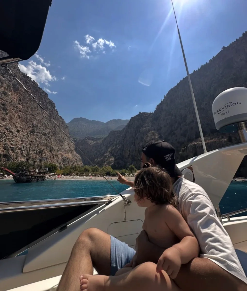 Məşhur cütlüyün ailə tətili