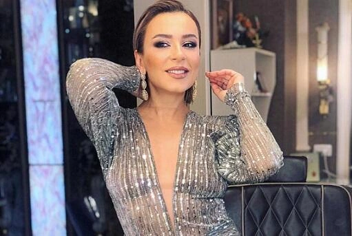 Makiyajsız kamera qarşısına keçdi - (Foto)