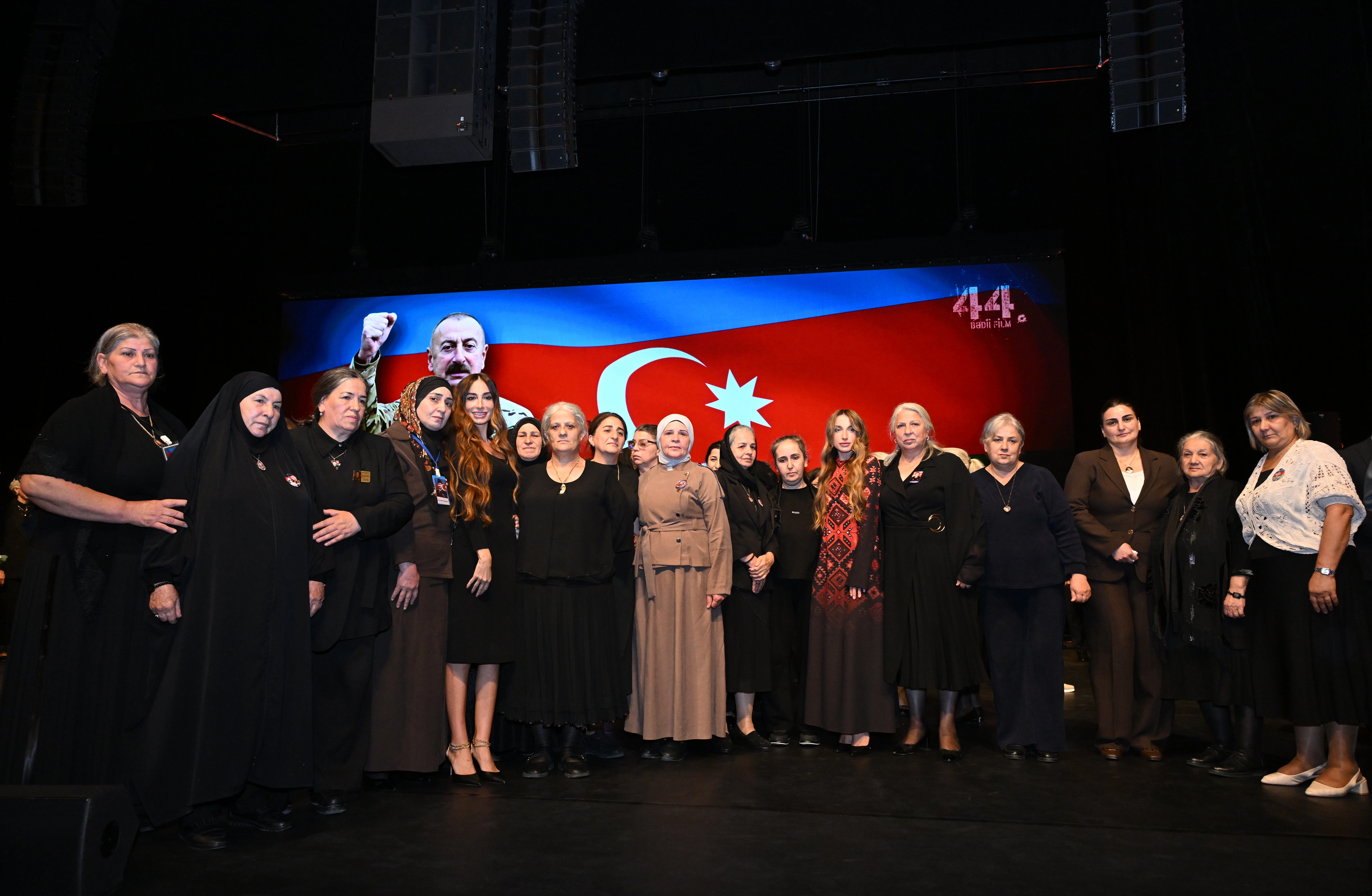 Bir filmdən daha artıq - 5 ilə çəkilmiş “44” təqdim edildi - Fotolar