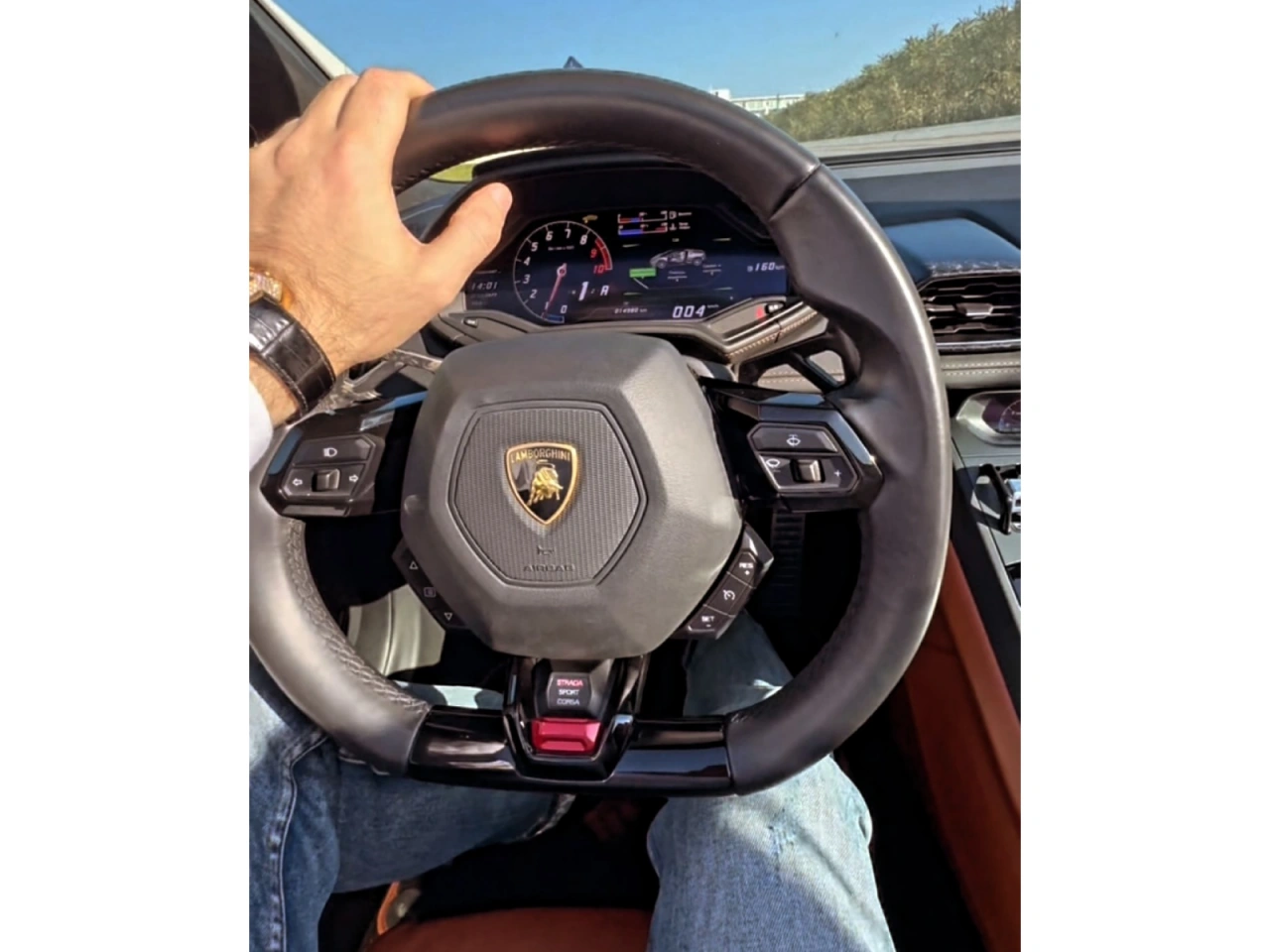 Rüfət Axundov "Lamborghini"si ilə - (Video)