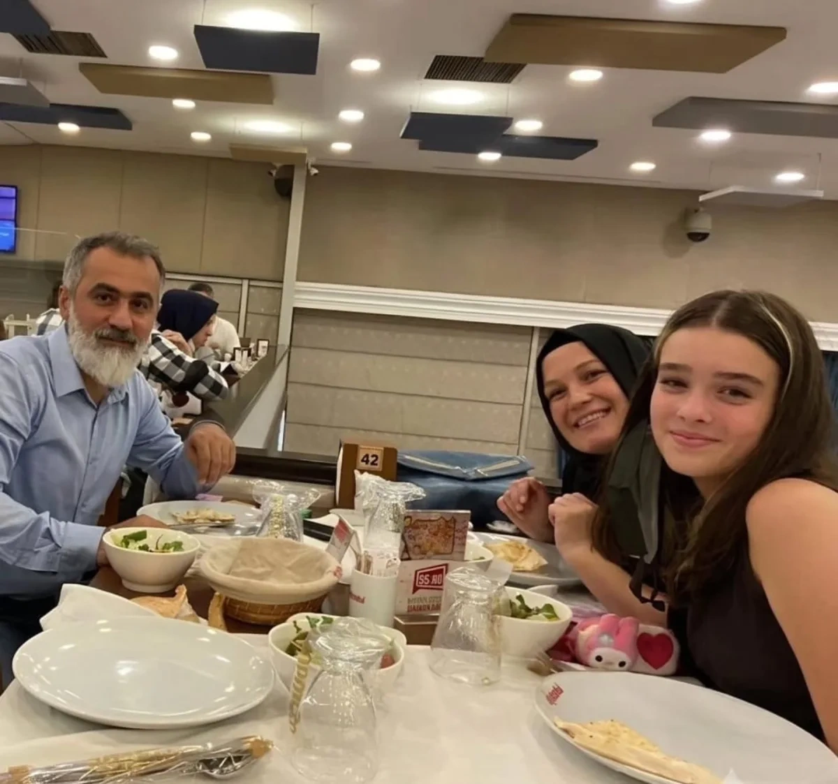 “Qızım özündən 10 yaş böyük tərəf müqabili ilə sevgilidir”