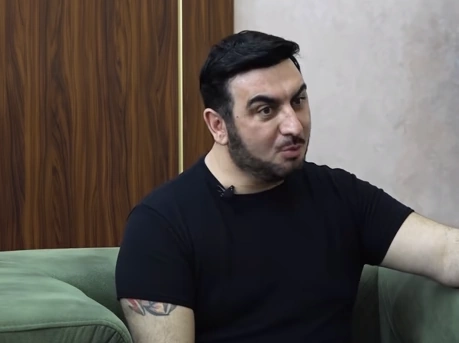 Tolik: "Vəfanın “Ağ şəhər”də 3-4 evi var, Famil ondan 50 min borc alıb" - (Video)