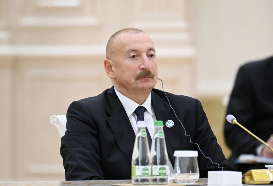 Prezident geniş tərkibdə iclasda iştirak etdi - Fotolar