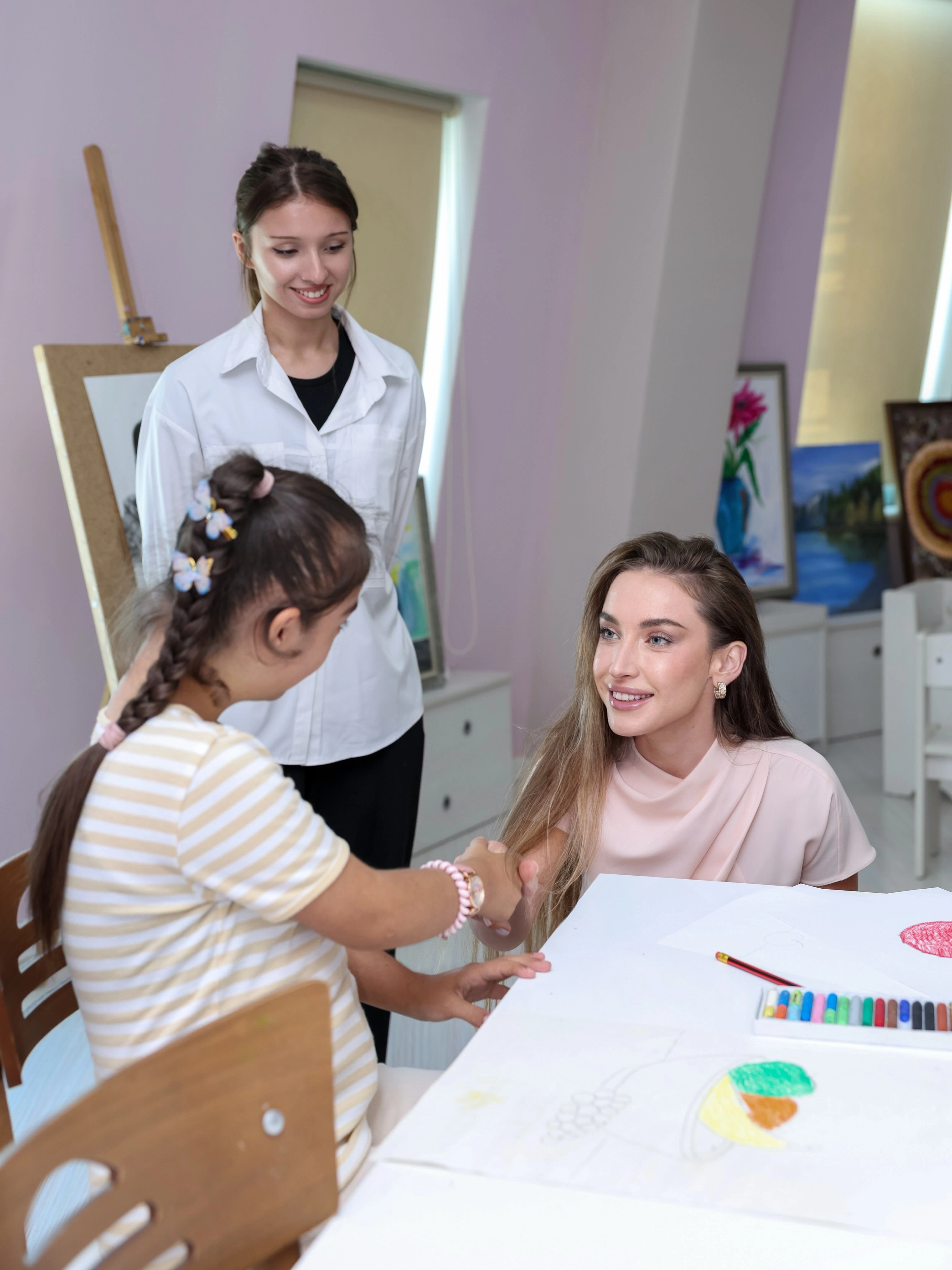 Alyona Əliyeva xüsusi qayğıya ehtiyacı olan uşaqlarla - Fotolar