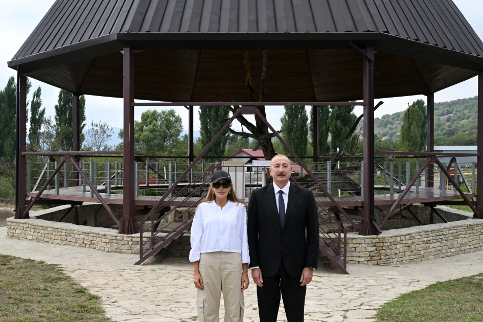 İlham Əliyev və birinci xanım “Nəsimi Bağları”nda - Fotolar
