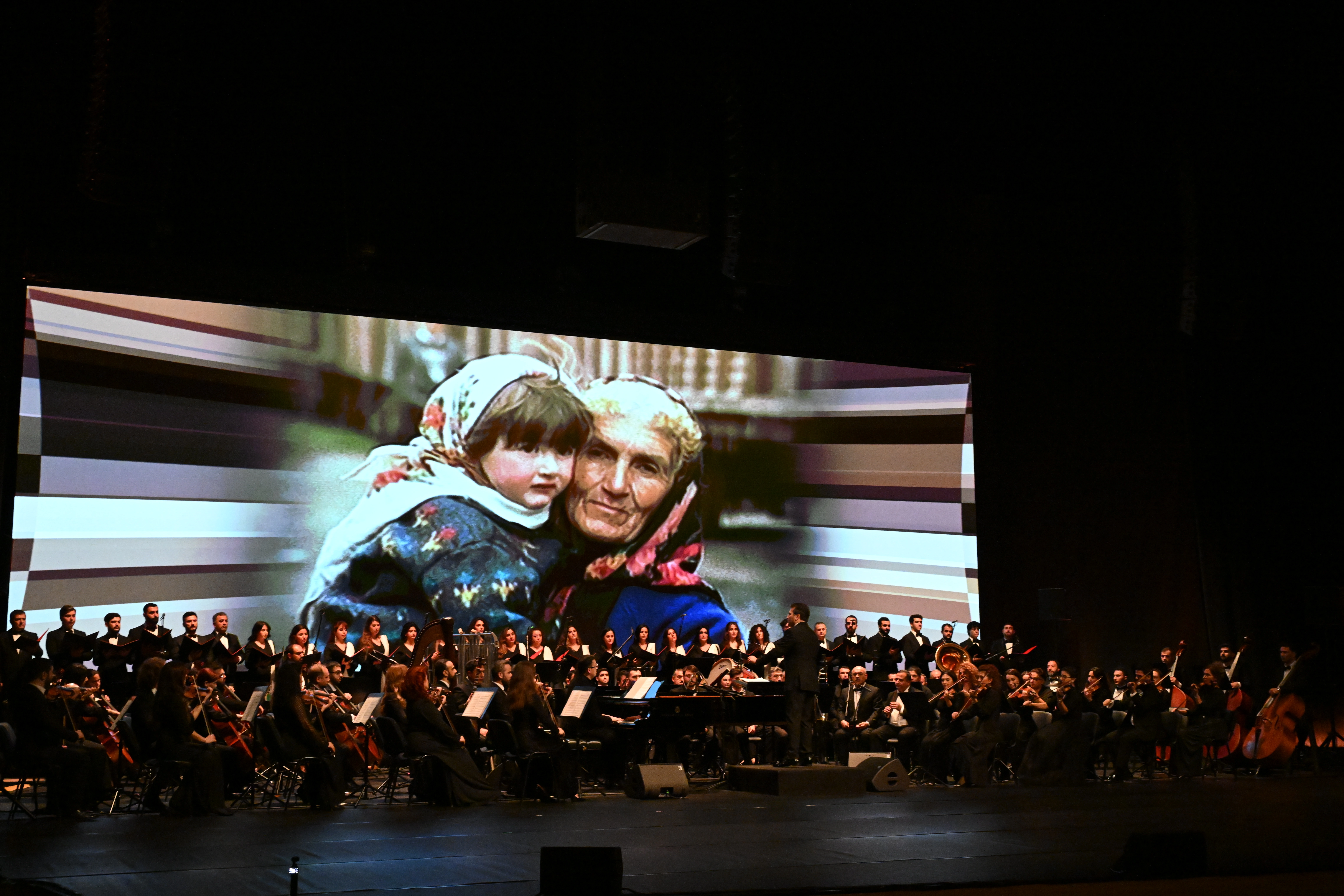 Bir filmdən daha artıq - 5 ilə çəkilmiş “44” təqdim edildi - Fotolar