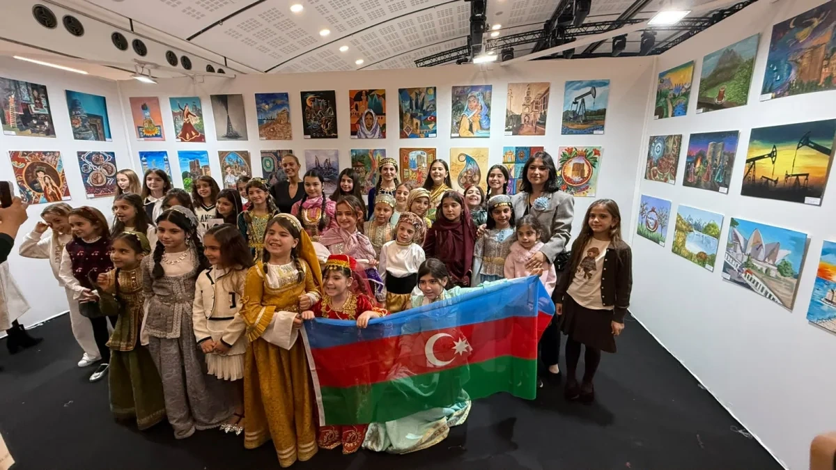 Parisdə Azərbaycan uşaqlarının yaradıcılığı iki nüfuzlu sənət platformasında nümayiş olundu