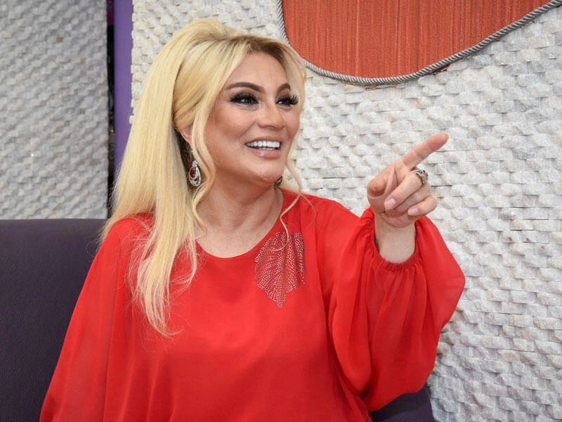 Nüşabə Ələsgərli: "Rühəngiz bir oturuma bütöv çörəyi yeyir"