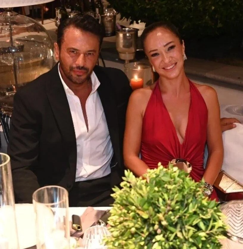 Emre Altuğ gizlətdiyi sevgilisini göstərdi - (Foto)