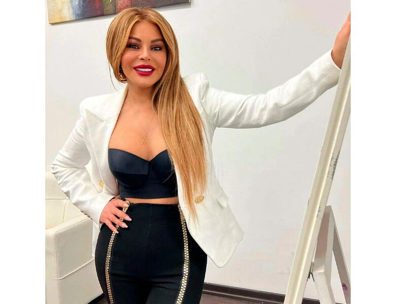 Aygün Kazımova məzunların tədbirində geyimi ilə gündəm oldu - FOTO