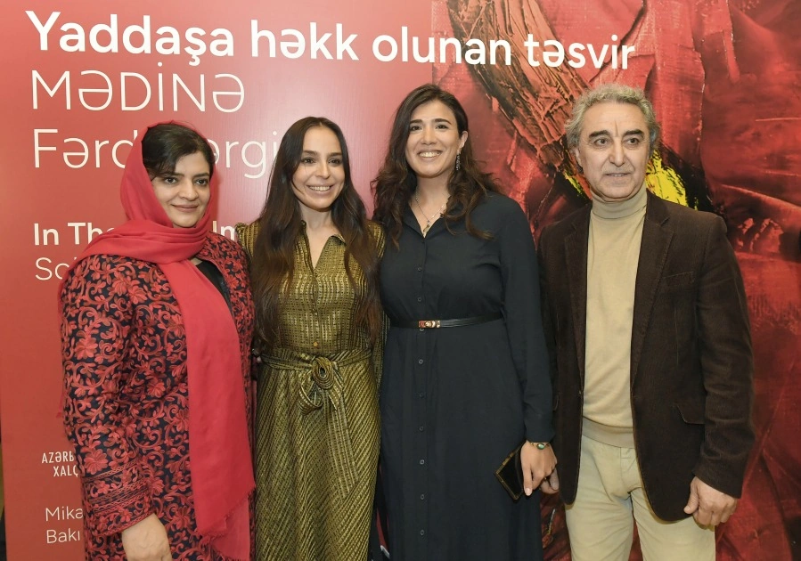 Leyla və Alena Əliyevalar sərgidə - Fotolar