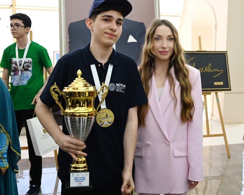 Alena Əliyeva olimpiada yarışını izlədi - Fotolar