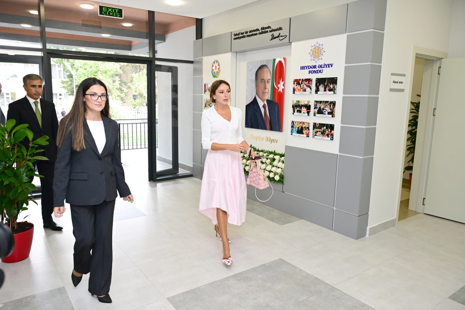 Mehriban Əliyeva qızları ilə açılışda - Fotolar